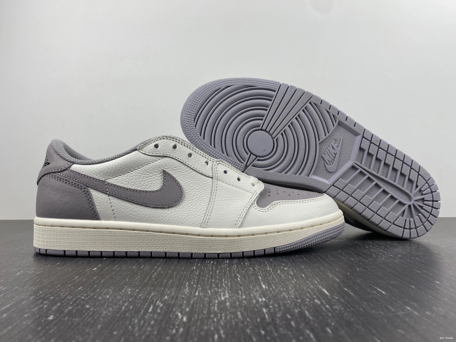 Air OG Jordan CZ0790-101 Low 1 Grey Atmosphere 0914